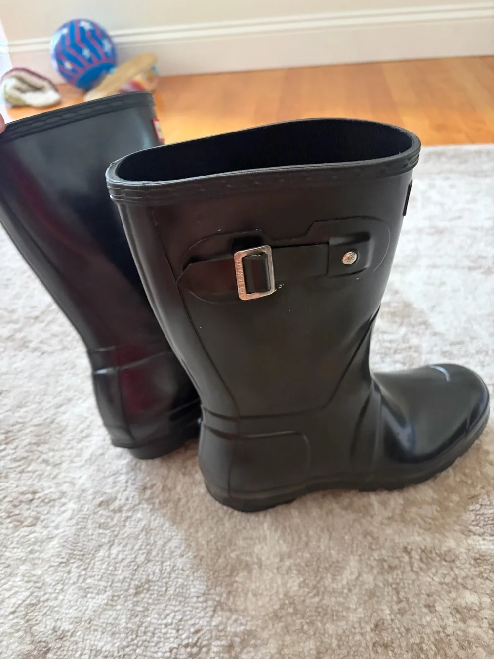 8 • Hunter Women's Black Short Waterproof Rain Boots with Side Buckle